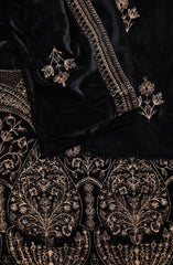 Royal Vibes Embroidered Velvet Shawl Collection by Alkarim D-5120 D