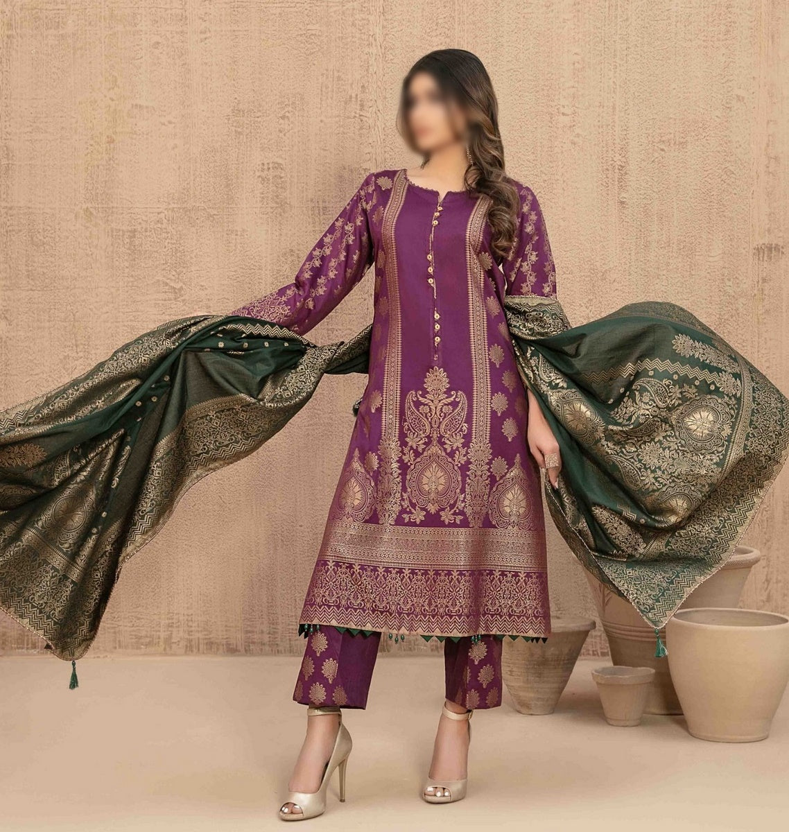 Al Karim Exclusive Fabric Store - Book Now ▻   Product Code: D-02 Fabric: Lawn  Banarsi Jacquard Fabric Price: 3,495 PKR Stitched Price: 4,995 PKR Details  : Banarsi Jacquard Lawn fabric for